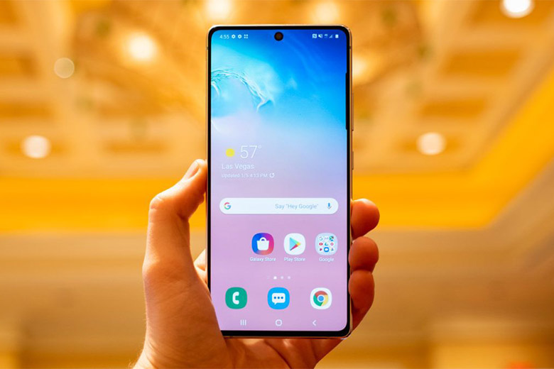 Nhiều người thích Galaxy S10 Lite ở thiết kế lỗ đục