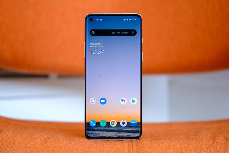 Màn hình Oneplus 8T sẽ không thua kém 2 người anh em của mình