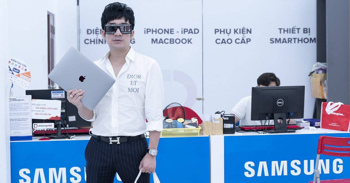Ca sĩ Quang Hà Trade-in thu cũ đổi mới Macbook Pro 2020 tại Di Động Việt