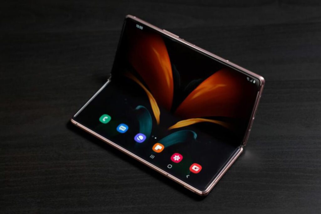 Trên tay Galaxy Z Fold2: Thiết kế bền bỉ, khắc phục mọi điểm yếu của thế hệ trước 8 Galaxy Z Fold2 nổi bật với Snapdragon 865+, hỗ trợ 5G, pin 4.500mAh cùng sạc nhanh và sạc không dây.