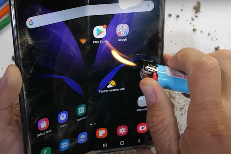 Thử nghiệm độ bền trên Samsung Galaxy Z Fold 2 5G: Bẻ không gãy, bụi không thể vào