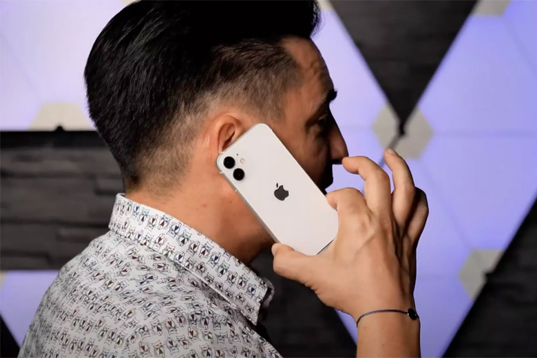 Video trên tay iPhone 12 mini đầu tiên cho thấy chi tiết thiết kế của máy thumb