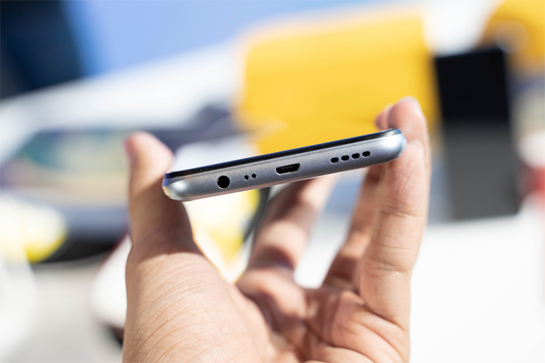 Trên tay Realme C15- Màn hình lớn, pin khủng, 4 camera và chip Snapdragon màn hình