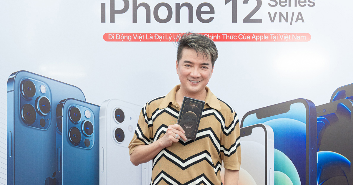 Đàm Vĩnh Hưng là một trong những người đầu tiên sở hữu iPhone 12 Pro Max tại Di Động Việt