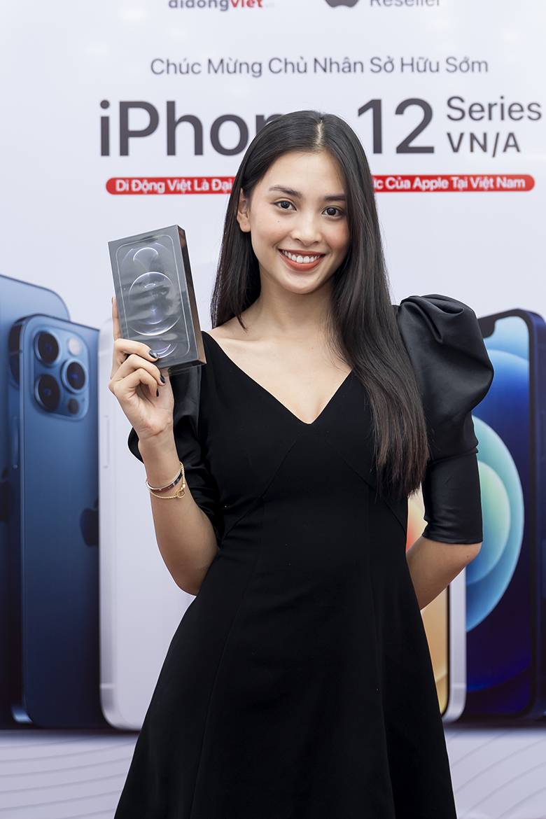 Theo chân Hoa hậu Tiểu Vy đi sắm iPhone 12 Pro Max tại Di Động Việt 5 hoa-hau-tieu-vy-mua-iphone-12-pro-max-didongviet