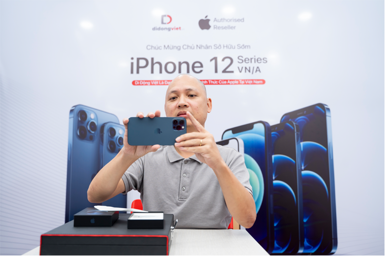 Nhạc sĩ đa tài Nguyễn Hải Phong đã đến trade-in iPhone 12 Pro Max tại Di Động Việt
