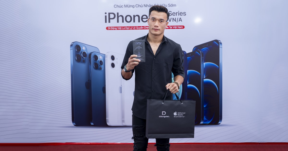 Cầu thủ Bùi Tiến Dũng bất ngờ chọn mua iPhone 12 Pro Max Di Động Việt