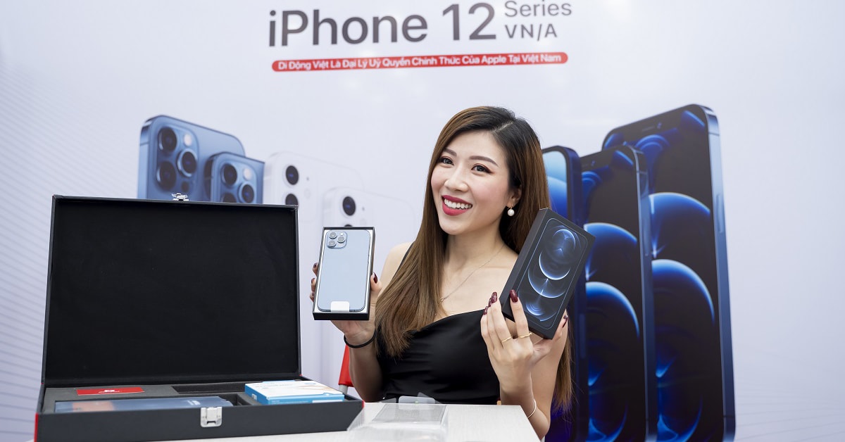 Ca sĩ Trang Pháp sở hữu iPhone 12 Pro Max 256GB màu xanh tại Di Động Việt
