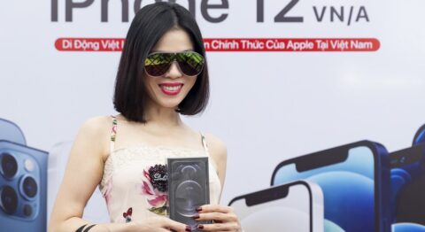 “Nữ hoàng nhạc xưa” Lệ Quyên sắm iPhone 12 Pro Max tại Di Động Việt