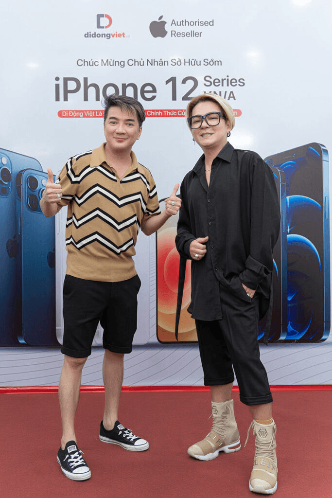 Đàm Vĩnh Hưng là một trong những người đầu tiên sở hữu iPhone 12 Pro Max tại Di Động Việt 7 clipboard image 1787797604