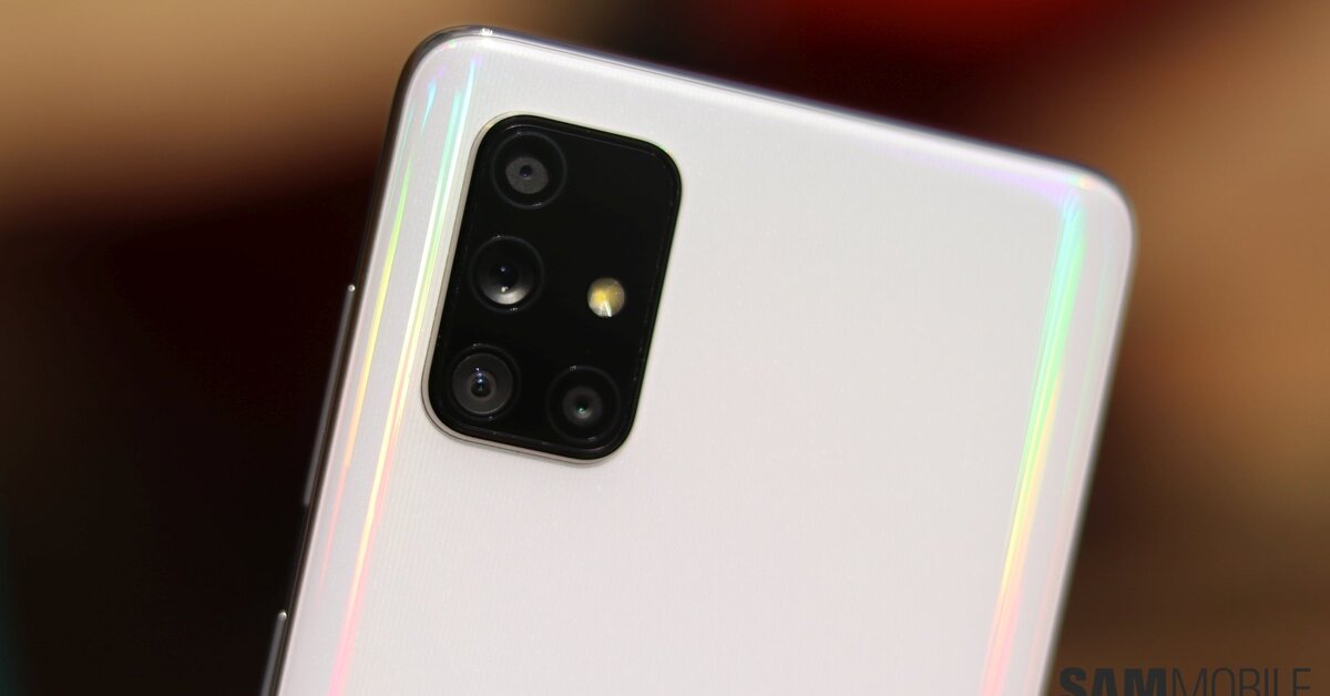 Rò rỉ hình ảnh render ốp lưng của Galaxy A72 5G tiết lộ số camera được trang bị cho chiếc smartphone này