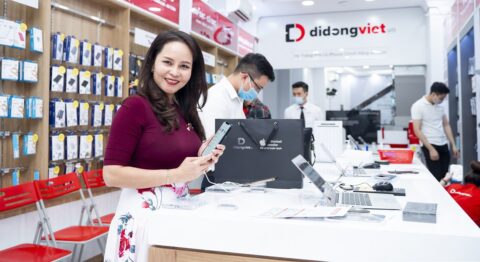 MC Lê Quỳnh Trâm Trade-in thu cũ đổi mới iPhone 12 Pro Max tại Di Động Việt