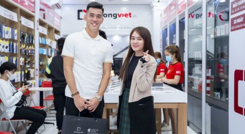 Tiền đạo Tiến Linh bất ngờ lựa chọn mua iPhone 12 Pro Max tại Di Động Việt