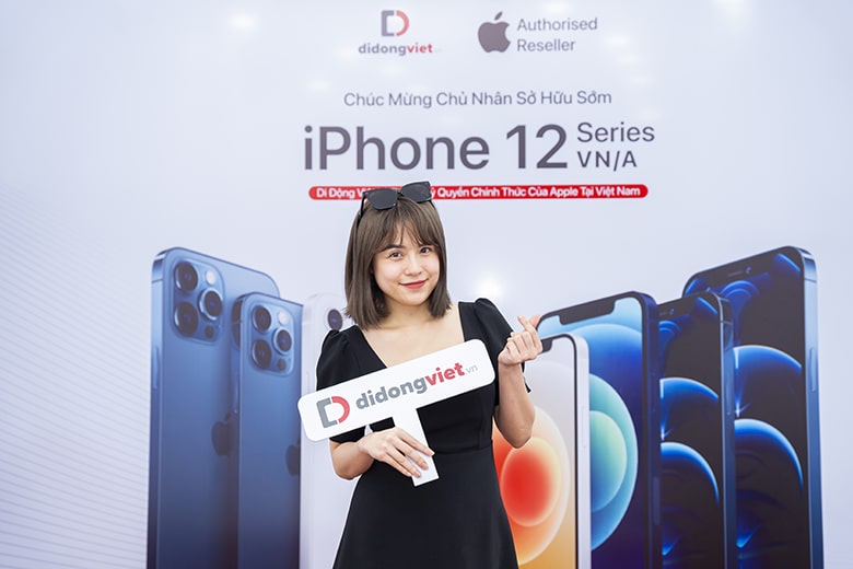 ca-si-thai-trinh-lua-chon-mua-iphone12promax-didongviet