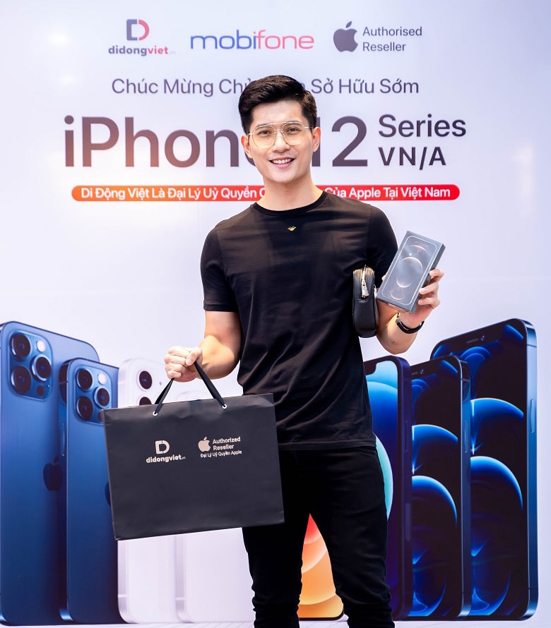 Lâm Bảo Châu lên đời iPhone 12 Pro max tại Di Động Việt