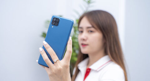 Nên mua Galaxy A12 hay Vsmart Live 4 trong tầm giá 4 triệu Galaxy A12