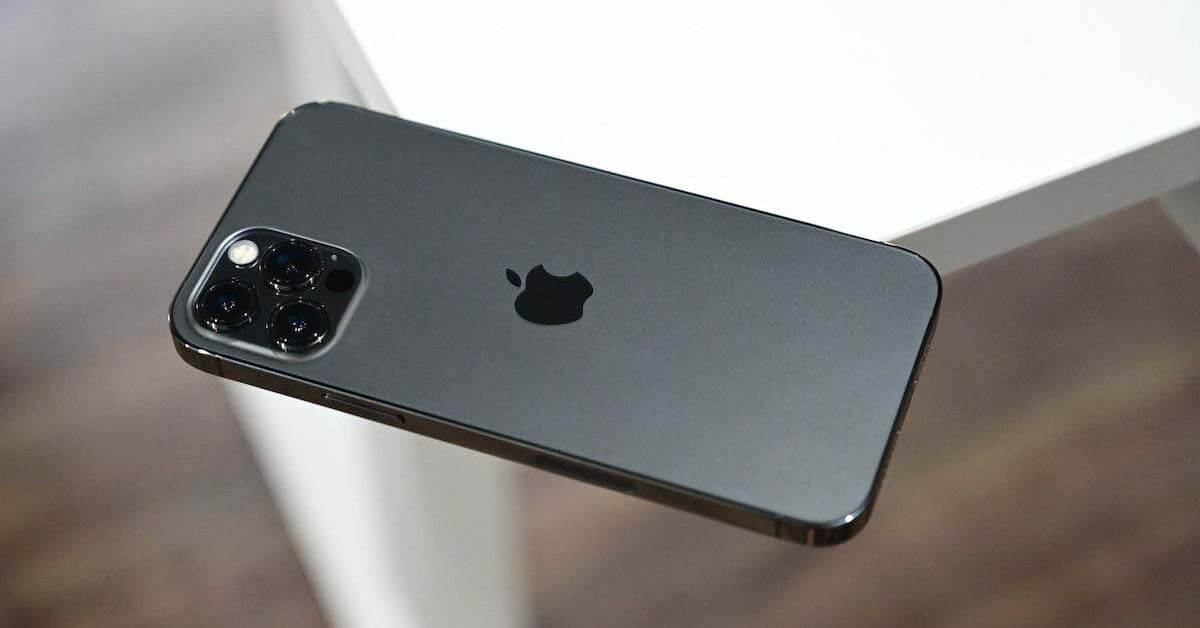 iPhone 13 series là dòng iPhone đầu tiên có giá trên 2.000 USD?