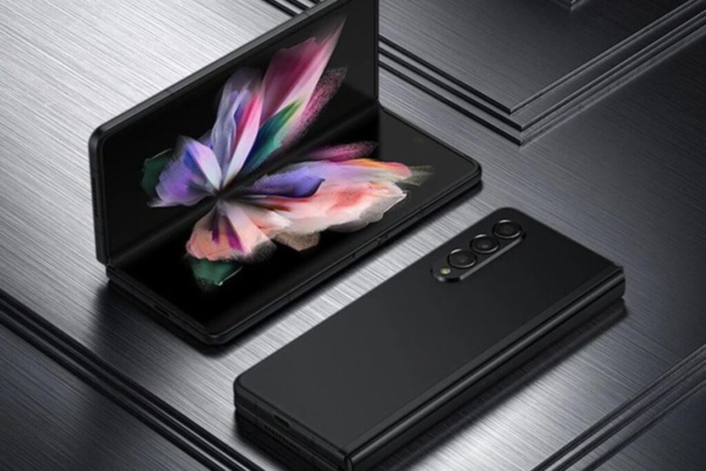 Trên tay nhanh Galaxy Z Fold3: Dùng chip Snapdragon 888, thiết kế tinh tế, kháng nước chuẩn IPX8 6 tren tay nhanh galaxy z fold3 1