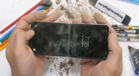 Liệu Galaxy Z Flip3 với thiết kế nhỏ gọn, mỏng manh có vượt qua được bài kiểm tra độ bền khắc nghiệt hay không? Galaxy Z Flip3