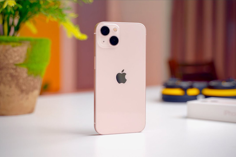 Review iPhone 13 màu hồng