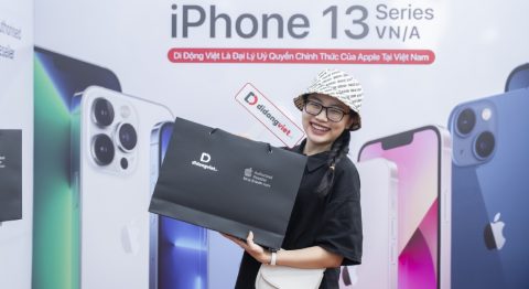 ca sĩ Phương Mỹ Chi sắm iPhone 13 tại Di Động Việt