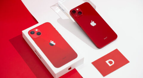 Trên tay iPhone 13 màu đỏ