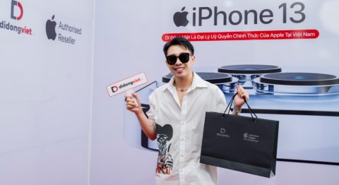 Stylish Hoàng Ku bất ngờ ghé thăm Di Động Việt để lên đời iPhone 13 Pro Max Stylish Hoàng Ku bất ngờ ghé thăm Di Động Việt để lên đời iPhone 13 Pro Max