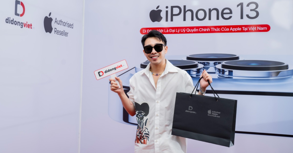 Stylish Hoàng Ku bất ngờ ghé thăm Di Động Việt để lên đời iPhone 13 Pro Max