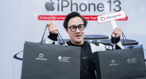 Trung Quân Idol bất ngờ ghé thăm Di Động Việt để lên đời iPhone 13 Pro Max
