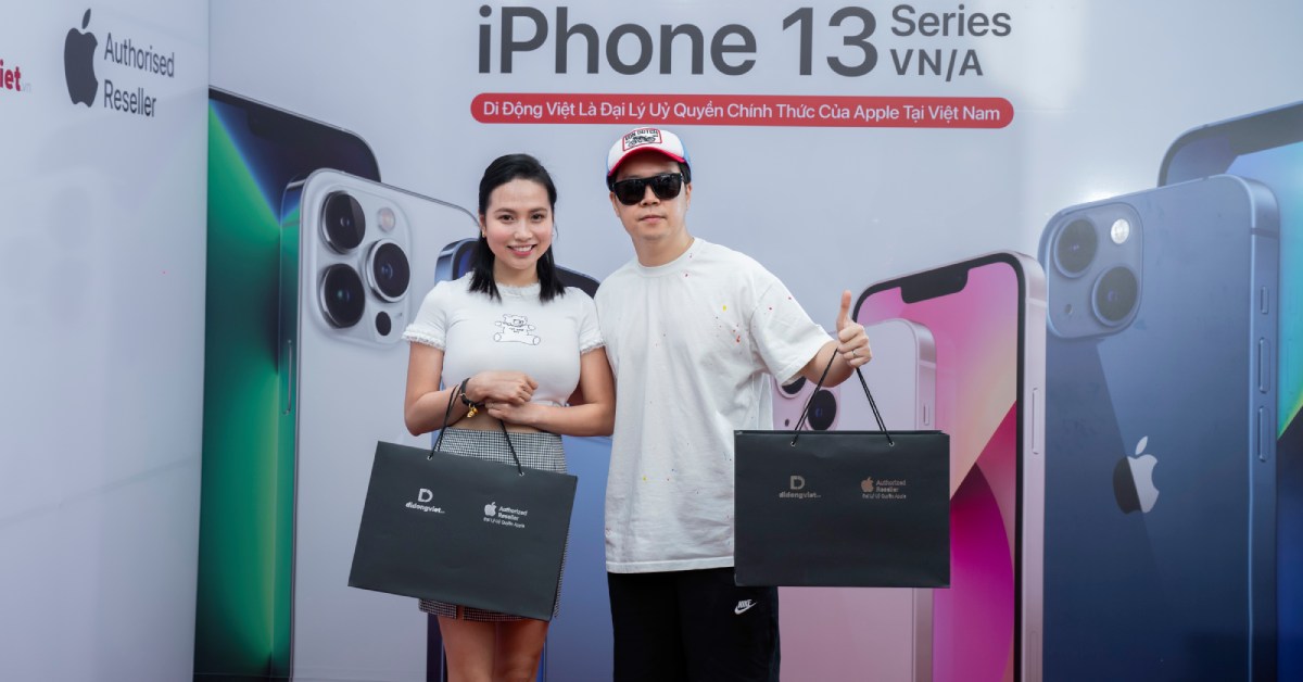 Vợ chồng ca sĩ Lê Hiếu tiếp tục chọn mua iPhone 13 Pro Max tại Di Động Việt