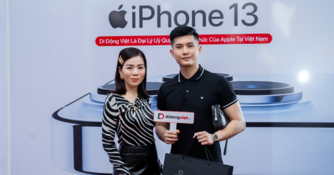 Lệ Quyên sắm iPhone 13 Pro Max tại Di Động Việt