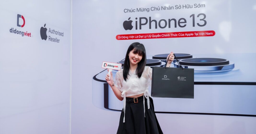 Streamer Ngân Sát Thủ cực đáng yêu bên siêu phẩm iPhone 13 Pro Max tại Di Động Việt