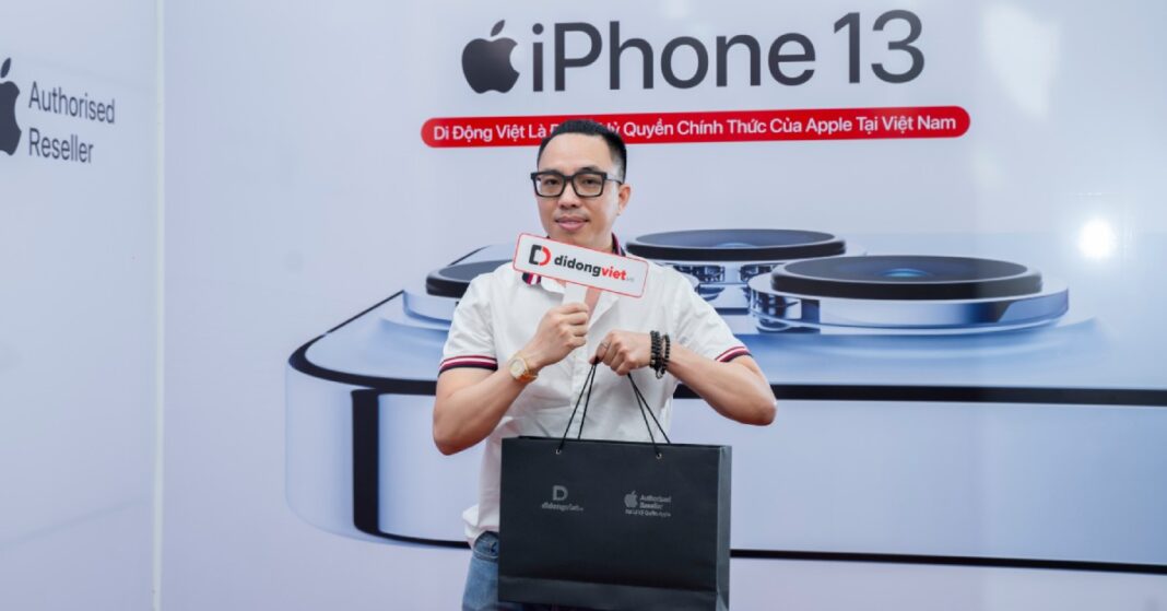 Nhạc sỹ Nguyễn Hồng Thuận tiếp tục chọn lên đời iPhone 13 Pro Max tại Di Động Việt