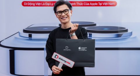 Stylish Nam Trung ghé thăm Di Động Việt để lên đời iPhone 13 Pro Max mới