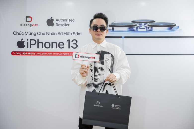 Cảm ơn ca sĩ Tùng Dương đã chọn Di Động Việt để lên đời iPhone 13 Pro Max