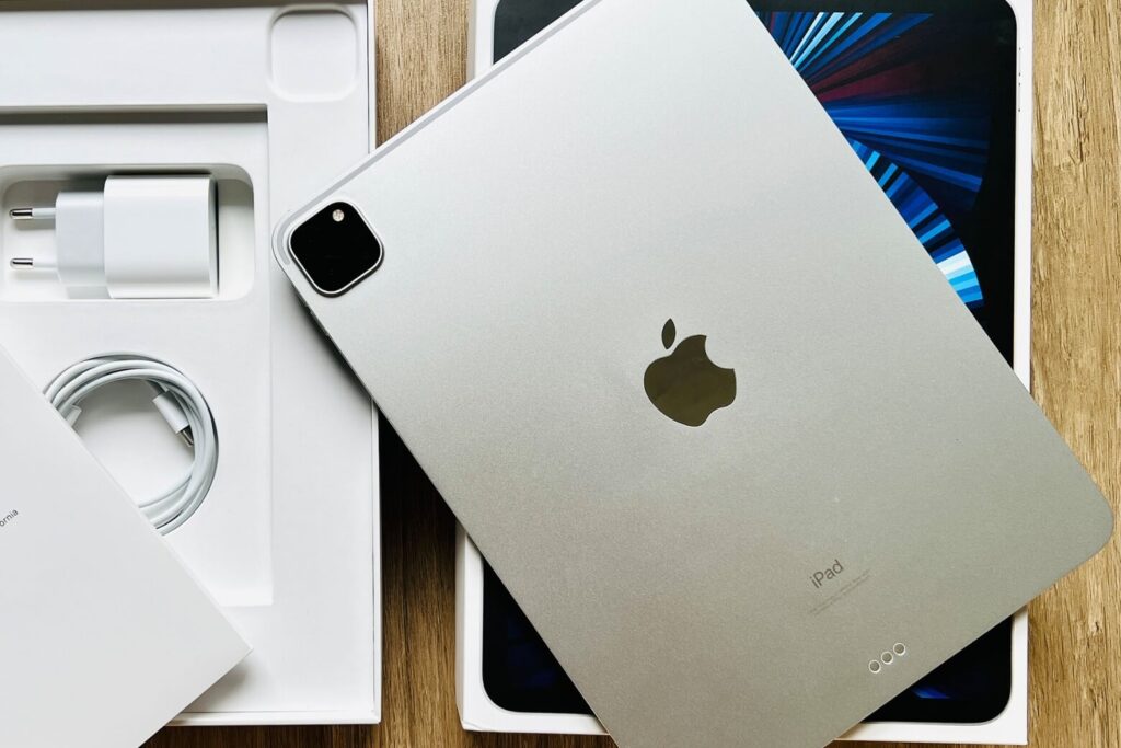 Vì sao nhiều người chọn mua iPad Pro M1 mà không phải laptop? 9 Màn hình công nghệ mini-LEDs tuyệt đẹp