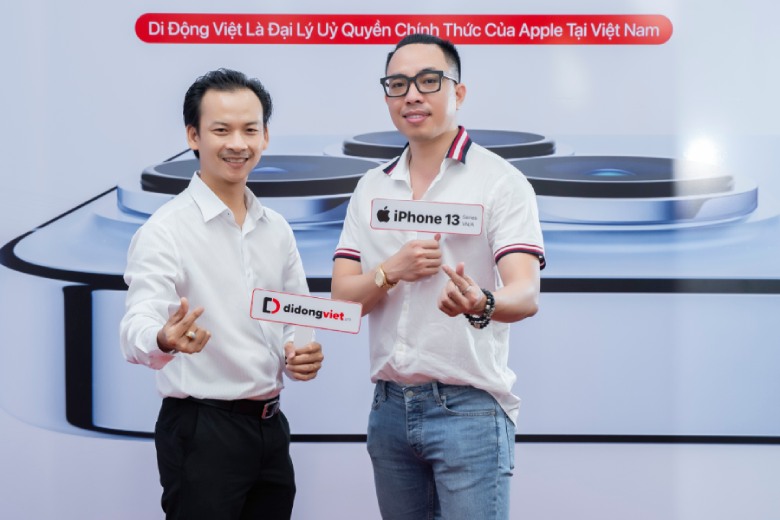 Nhạc sỹ Nguyễn Hồng Thuận tiếp tục chọn lên đời iPhone 13 Pro Max tại Di Động Việt