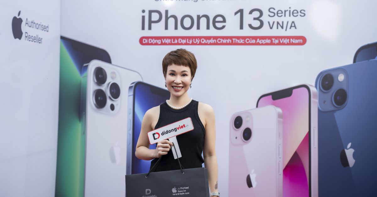 Nữ ca sĩ Uyên Linh vô cùng hào hứng khi Trade in iPhone 13 Pro Max tại Di Động Việt