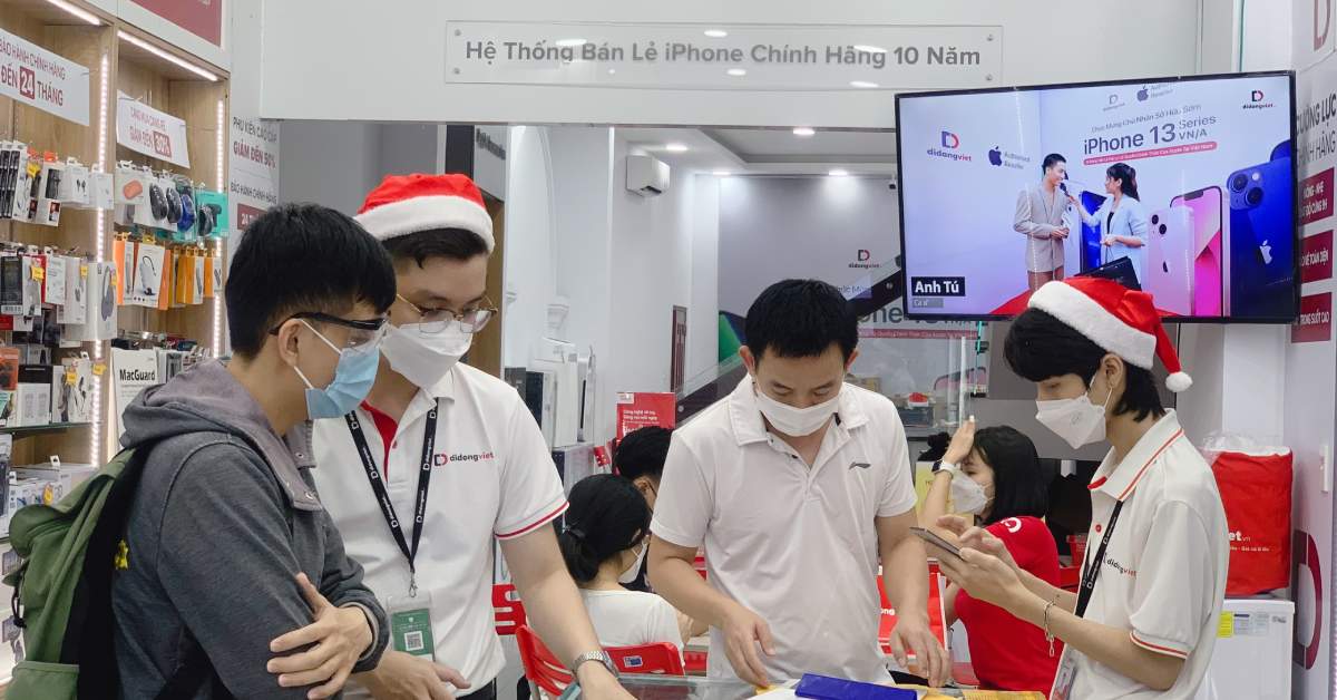 Bất ngờ “xâm nhập” cửa hàng AAR Di Động Việt: Khách hàng được chăm sóc chu đáo đúng “style” Apple