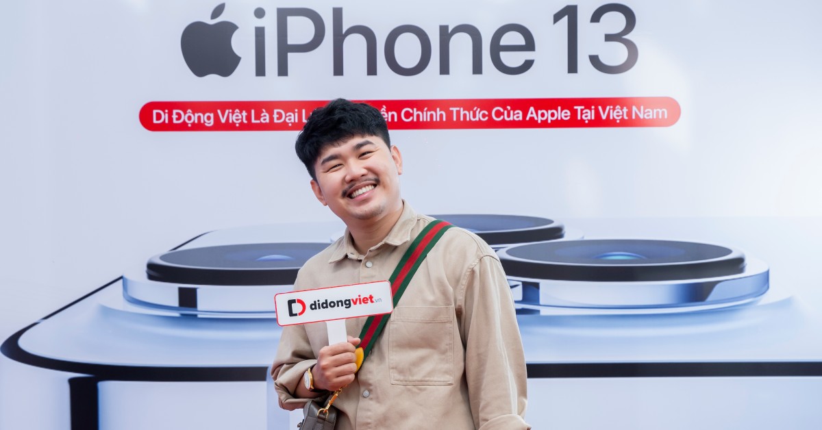 Diễn viên Quốc Khánh hào hứng “chốt đơn” iPhone 13 Pro Max tại Di Động Việt