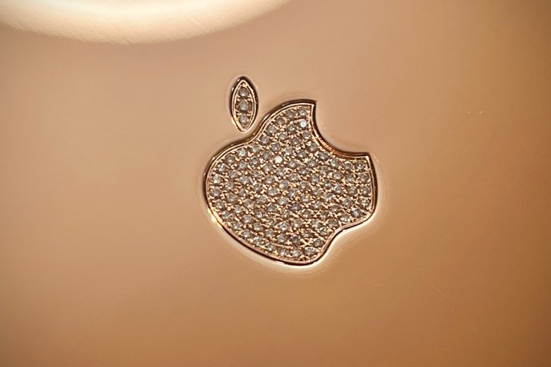 iPhone 13 Pro Max bản mạ vàng và kim cương hơn 130 triệu đồng tại Di Động Việt