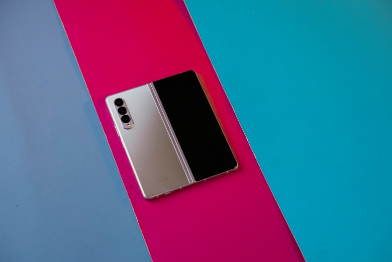 Chọn quà Tết vừa hiện đại vừa thời trang? "nhắm" ngay siêu phẩm Galaxy Z Fold3 5G