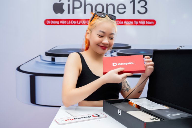 Rapper Sidie sắm iPhone 13 Pro Max tại Di Động Việt