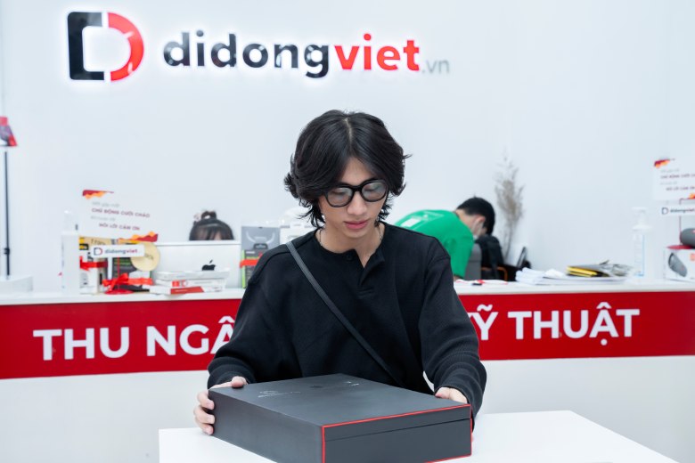 Stylish Phạm Bảo Luận tiếp tục chọn Trade-in thu cũ đổi mới để lên đời iPhone 13 Pro Max tại Di Động Việt