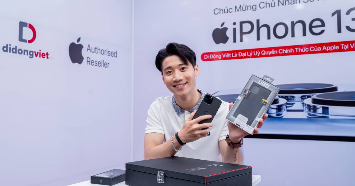 Diễn viên Tôn Kinh Lâm cực điển trai bên iPhone 13 Pro Max tại Di Động Việt