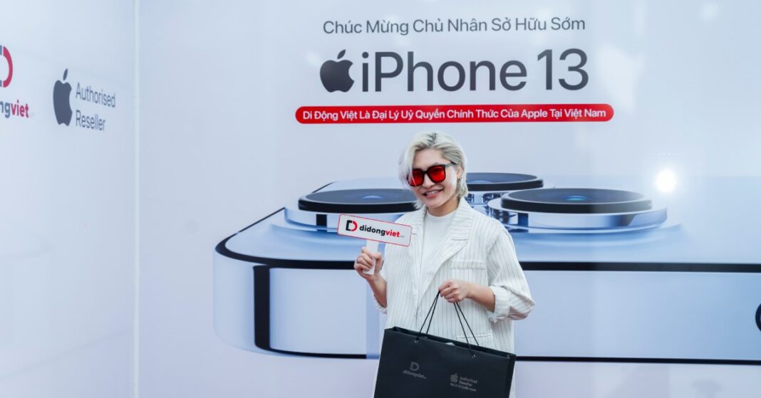 Ca sĩ Vicky Nhung sắm iPhone 13 Pro Max tại Di Động Việt