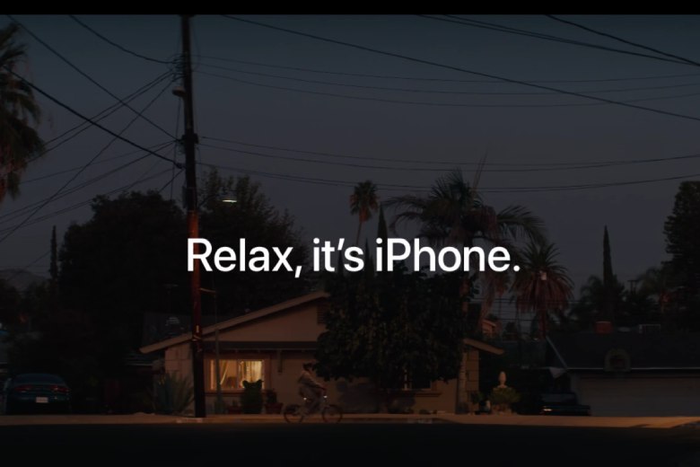 Apple tung video chứng minh sự bền bỉ của iPhone 13