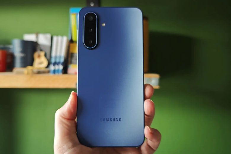 Top 6+ điện thoại cho người già giá rẻ, màn hình lớn, pin trâu nên mua nhất 4 Điện thoại cho người già