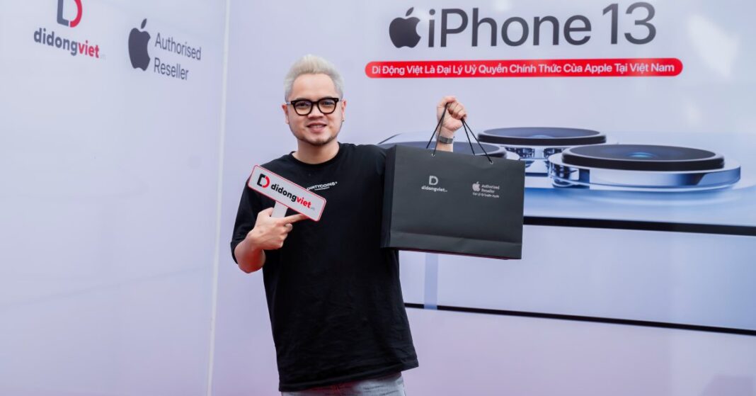 Nhiếp ảnh gia Mạnh Bi cực kỳ hài lòng khi ghé Di Động Việt lên đời iPhone 13 Pro Max