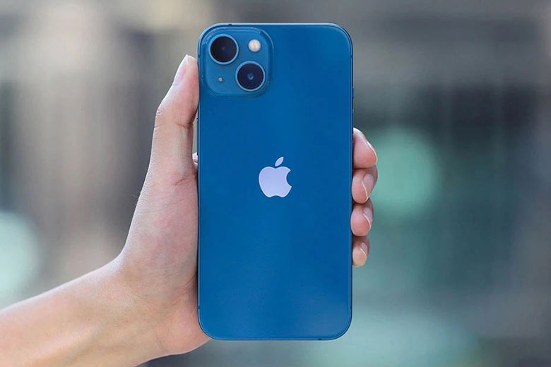 so sanh xiaomi 12 va iphone 13 1 didongviet